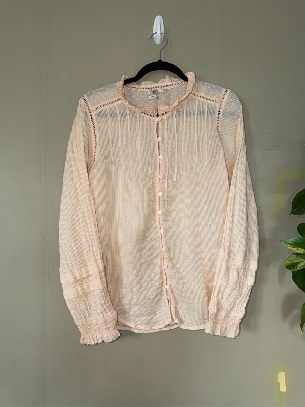 FAHERTY Willa Pintuck Blouse Vanilla Cream Collared Long Sleeve Wm Size Medium